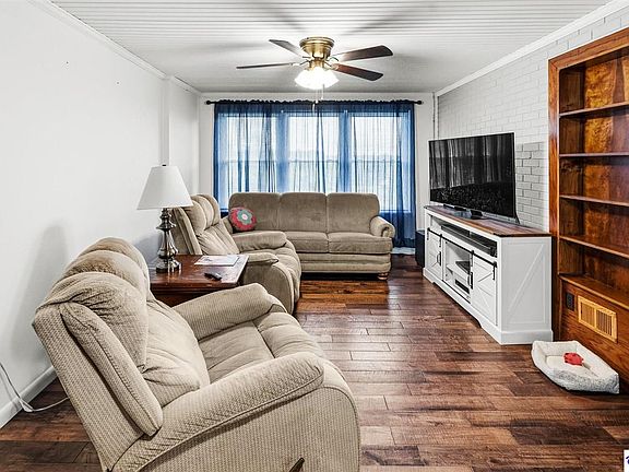 3rd image of 4820 Fort Ave
