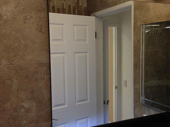 5th image of 8324 Regents Rd Unit 1