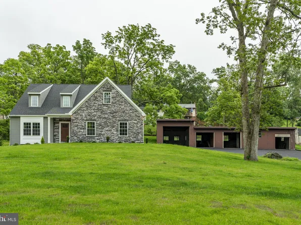 105 Lake Rd, Elizabethtown, PA 17022