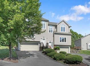 6 Ledger View Ct, Highland Mills, NY 10930