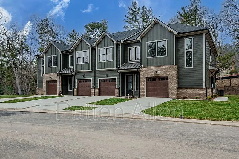3 bed, 3.0 bath, 1446 sqft, $2,275 — Photo 2