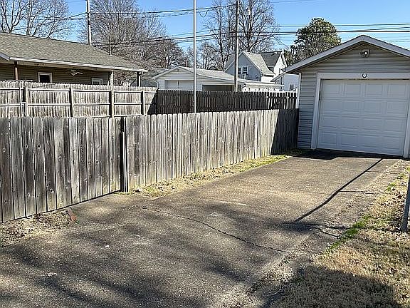 Detached Garage