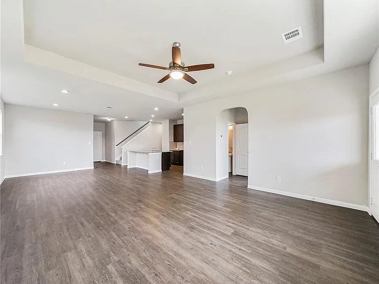 5763 Paseo Pl — Photo 3