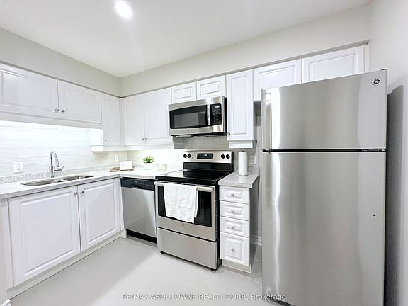 3rd image of 17 Brookbanks Dr #104