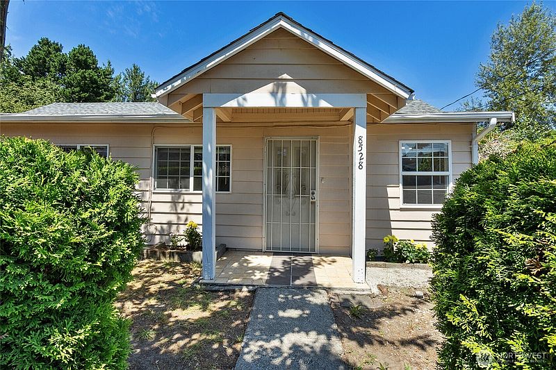 5th image of 8528 S 121st Street