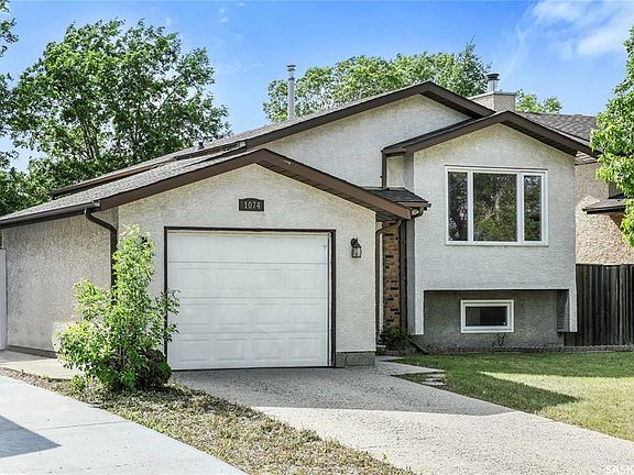 2nd image of 1074 Middleton Cres
