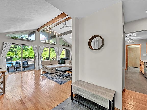 5th image of 110 Clarks Ln