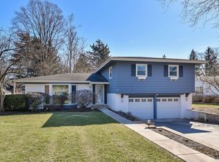 3S267 Shagbark Ln, Glen Ellyn, IL 60137