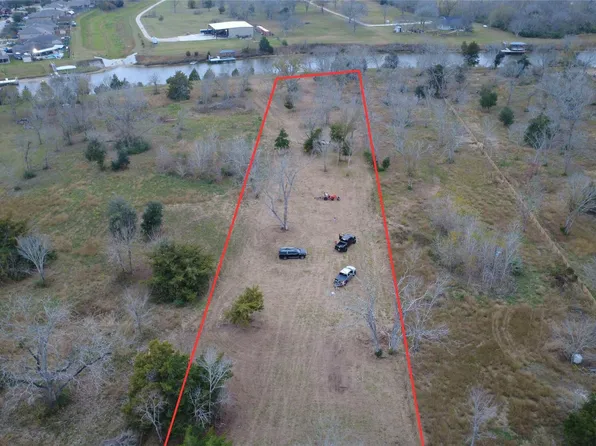 7402 Custer St, Hitchcock, TX 77563