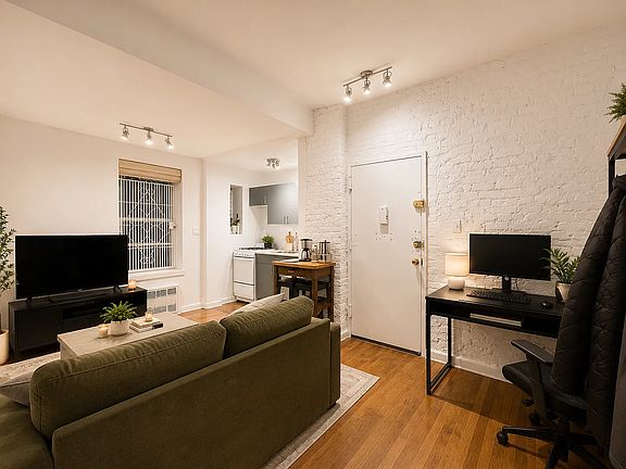 2nd image of 206 E 81st St APT 1B
