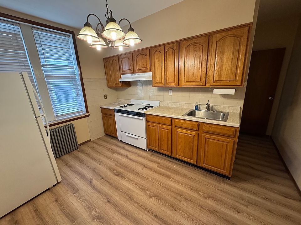 1st image of 8649 16th Ave Floor 1
