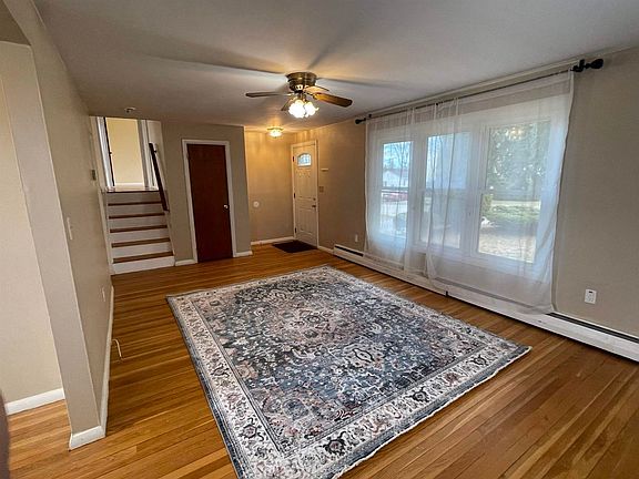 5th image of 10 Larry Ln