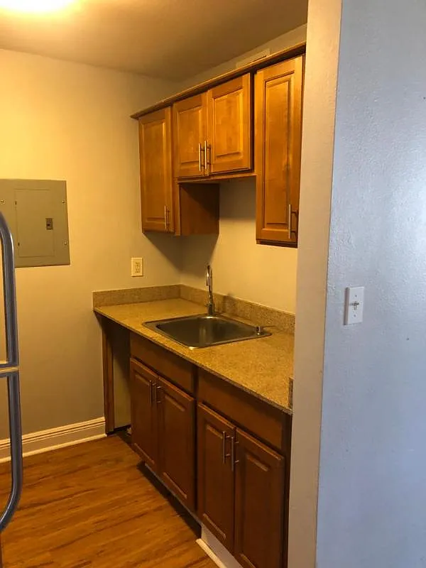 2 bed, 750 sqft, $1,000 — Photo 2