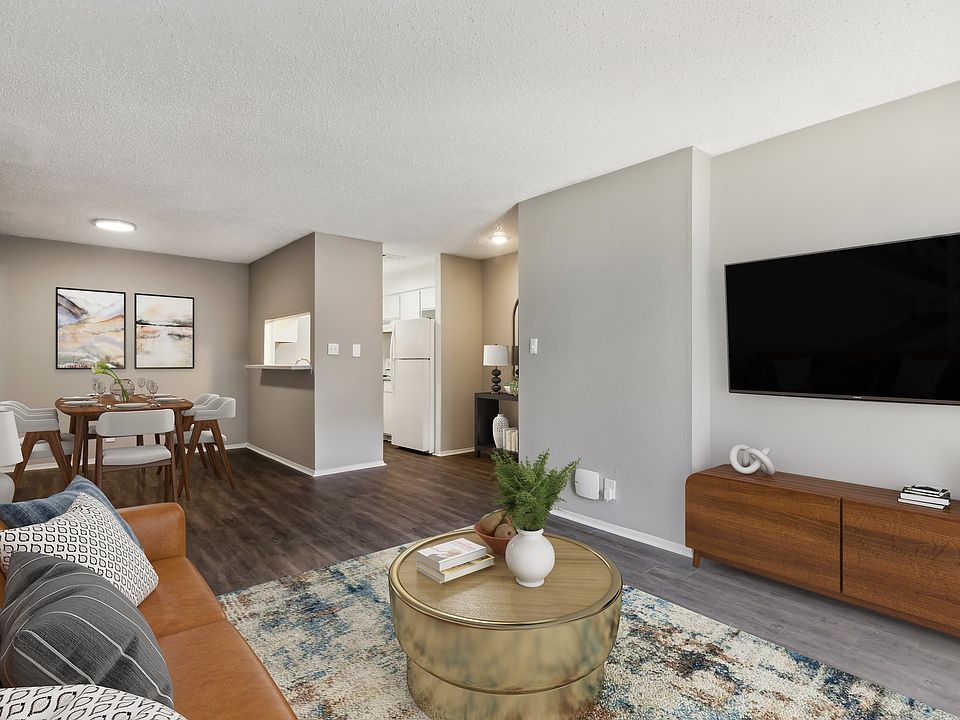 Living / Dining Area