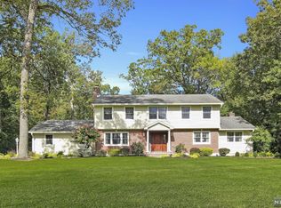31 Thistle Ln, Mahwah, NJ 07430