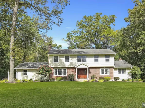 31 Thistle Ln, Mahwah, NJ 07430