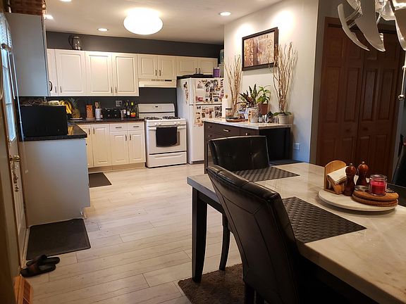 5th image of 10223 Hyacinth Dr