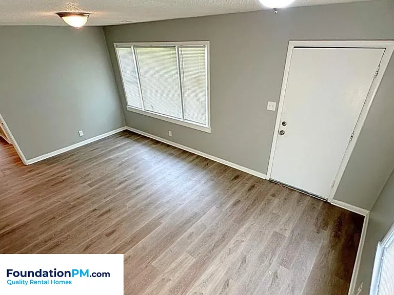 3276 Ashland St — Photo 6