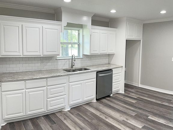 4th image of 467 W Pineshadows Dr