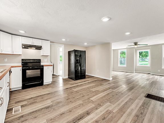 3rd image of 802 W Mount Vernon Street