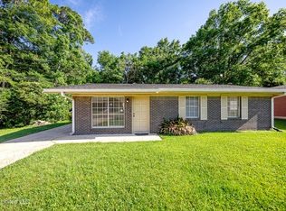 8209 Groveland Rd, Ocean Springs, MS 39564