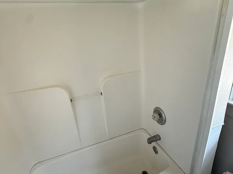 1431 Sanderson Ave — Photo 5