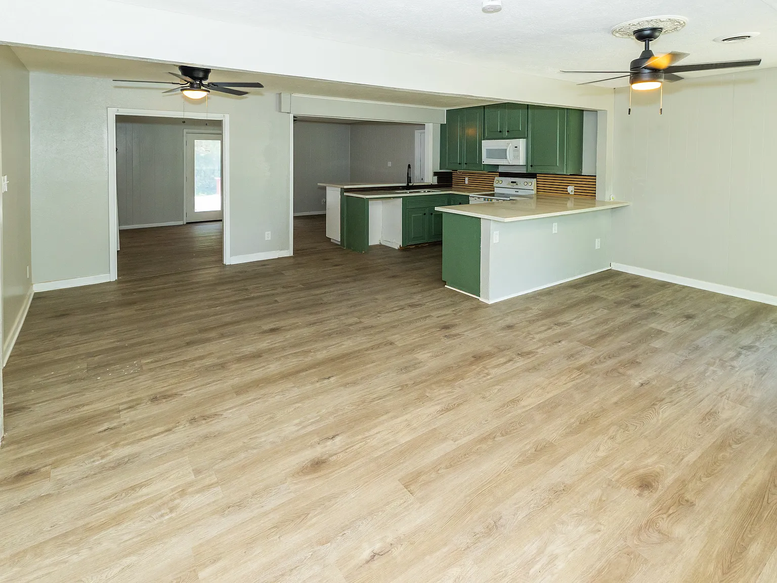 4 bed, 1978 sqft, $1,750 — Photo 3