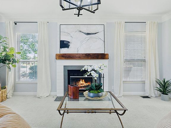 3rd image of 298 Wisteria Dr