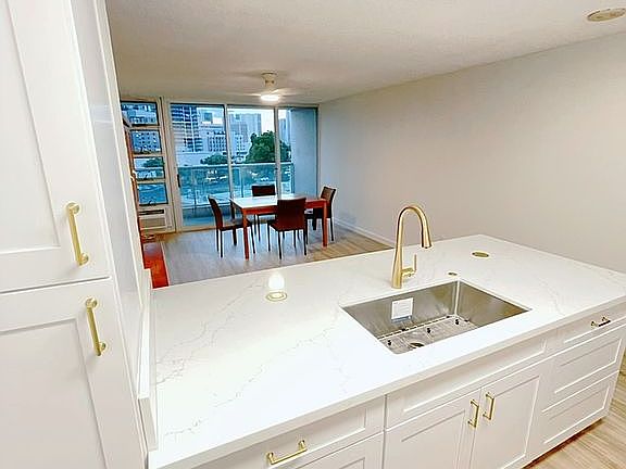 Stylish contemporary kitchen