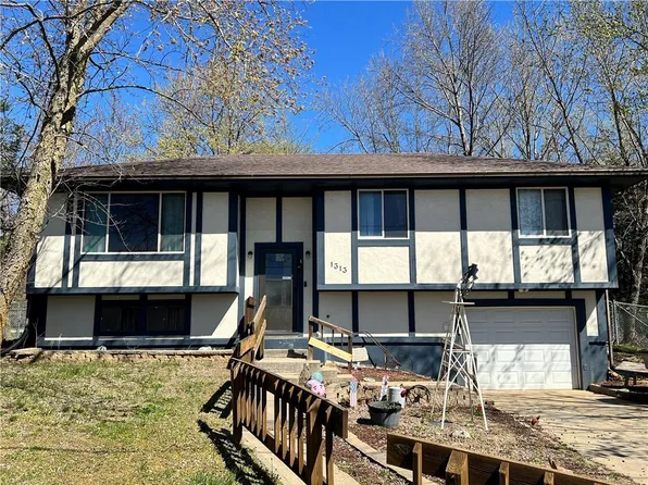 1313 O St, Atchison, KS 66002