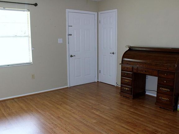 4th image of 1925 Almond St