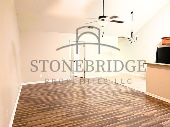 3rd image of 532 Castlebury Ln