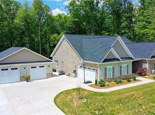 1070 Nauvoo Ridge Dr, Tobaccoville, NC 27050