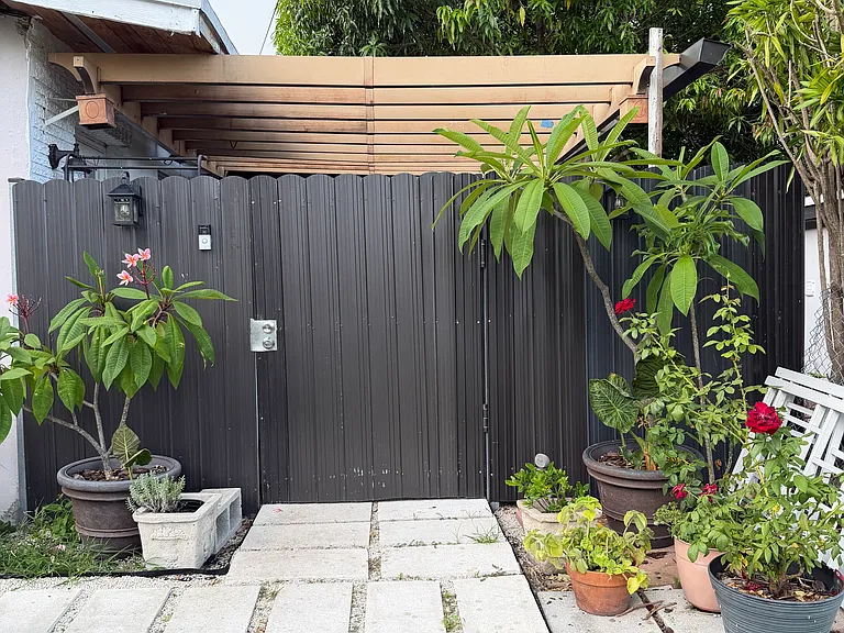 SW 36th Ct — Photo 8