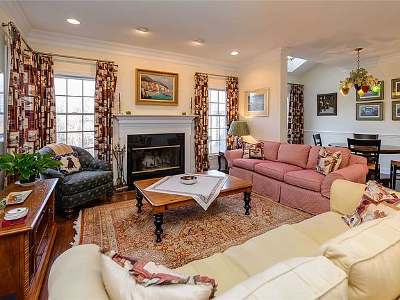 5th image of 18 Swan Ct