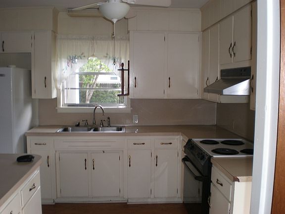 2nd image of 3901 Tom Lane Dr