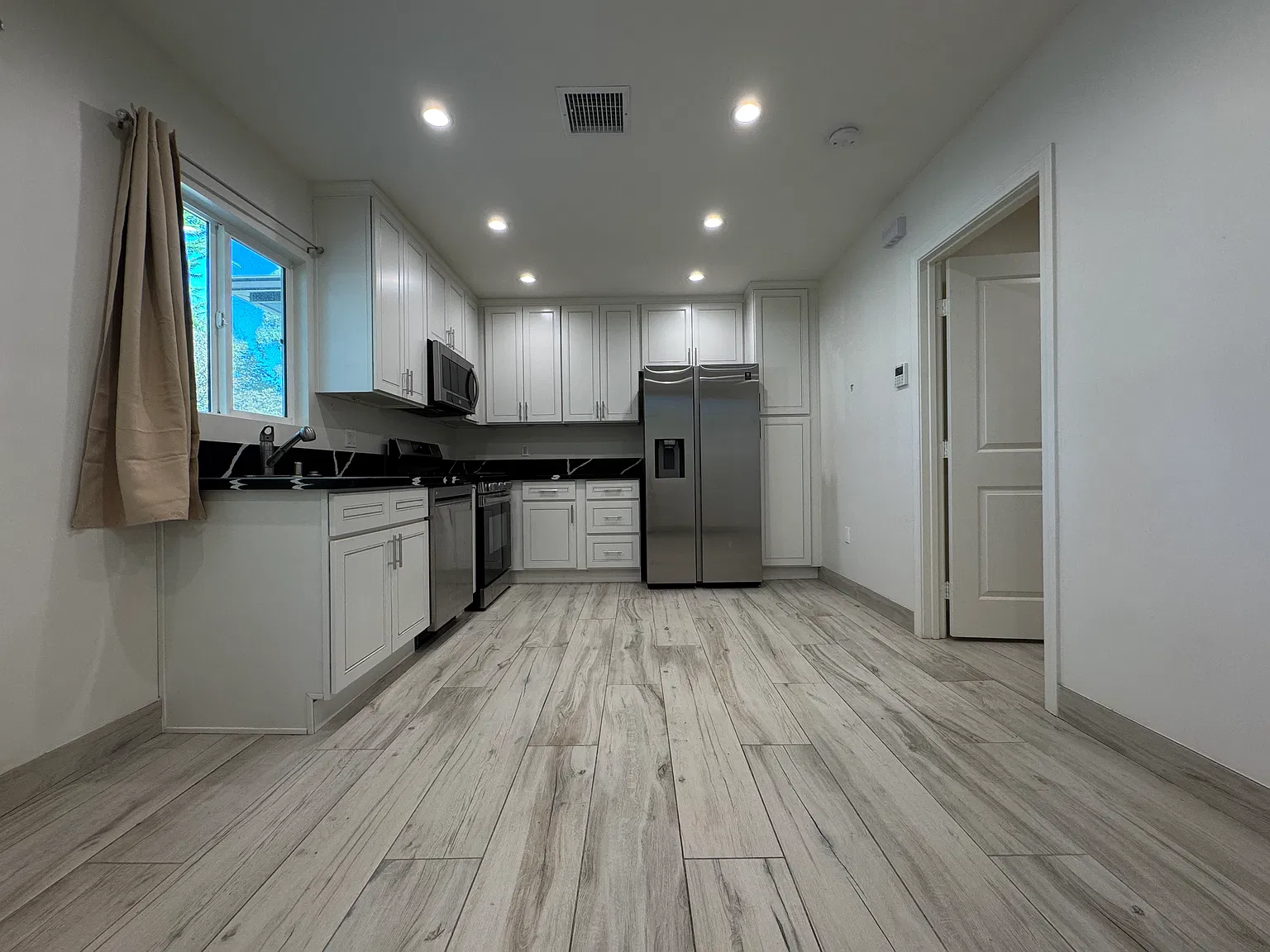 1 bed, 450 sqft, $2,395 — Photo 2