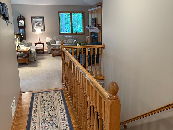 4th image of 527 Woodside Ct