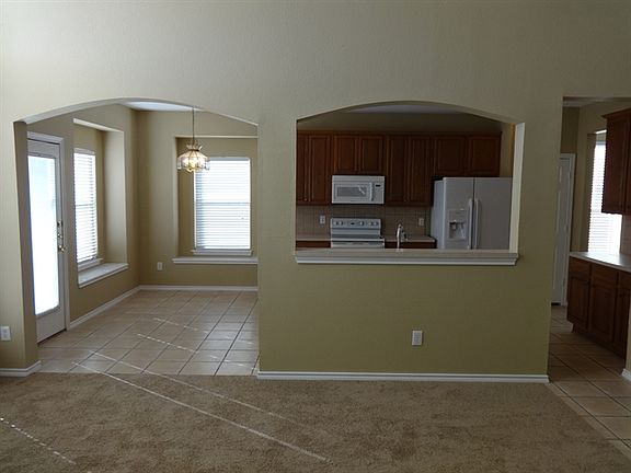 4th image of 613 Silverbrook Dr