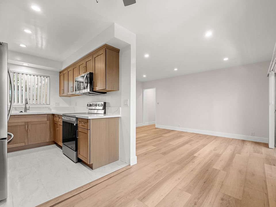 1st image of 11423 1/2 Ohio Ave #7