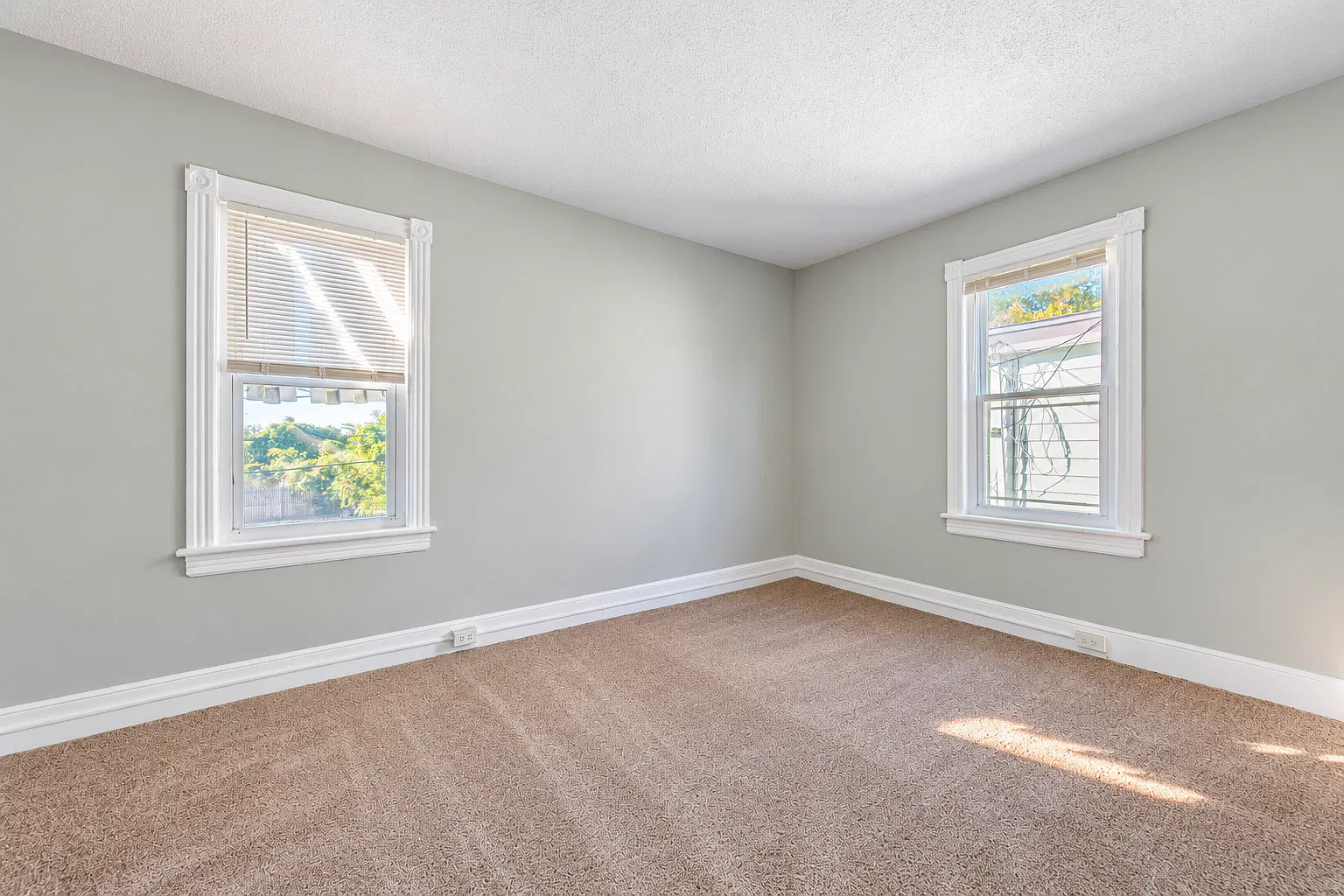 304 N Pavilion Ave - 2 — Photo 3