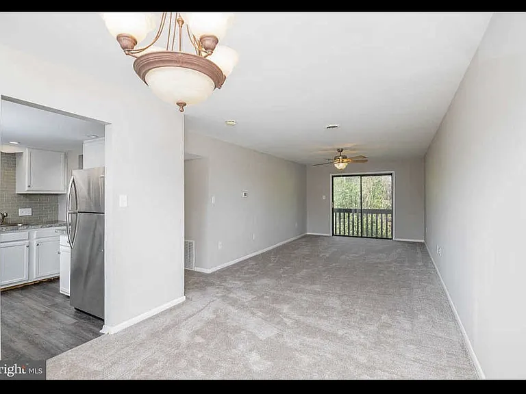 49 Six Holly Dr #6 — Photo 6