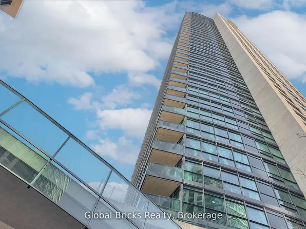 215 Fort York Blvd Unit 215, Toronto, ON M5V 4A2