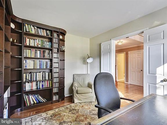 5th image of 4936 Sweetbirch Dr