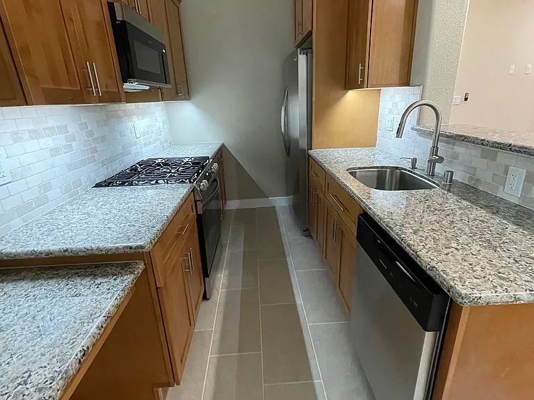 Claremont Towers Apartments — Photo 2