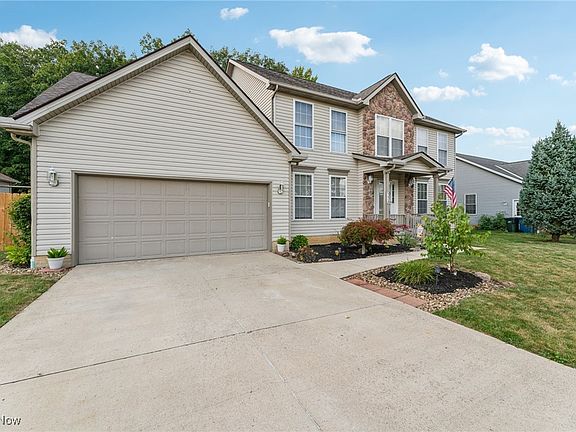 3rd image of 334 Greenview Ct