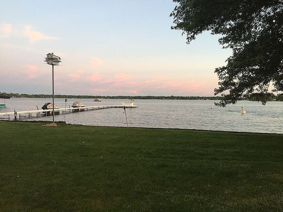 1st image of 426 E Walled Lake Dr