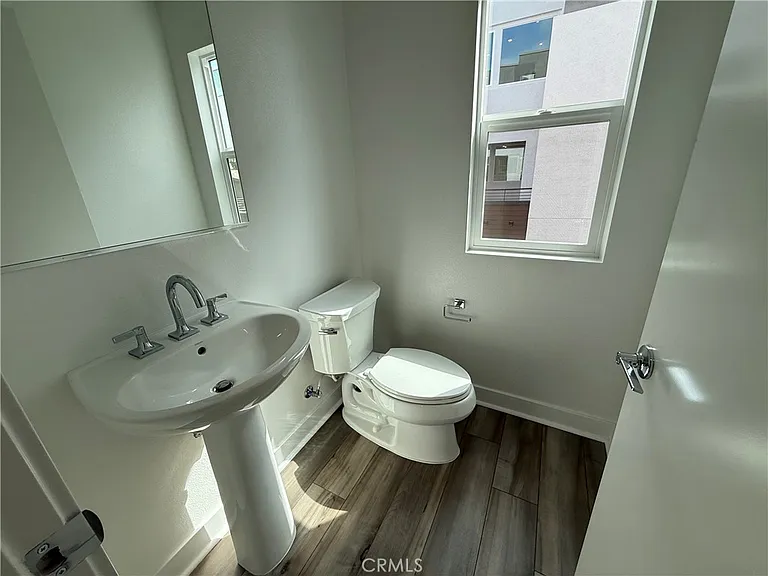 693 S Lyon St — Photo 23