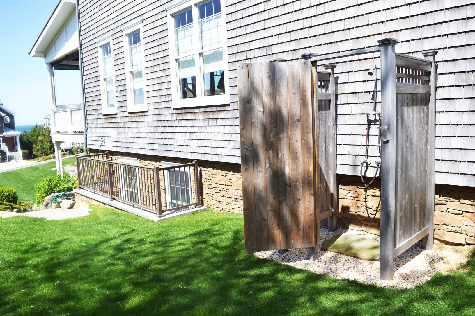  Outdoor shower