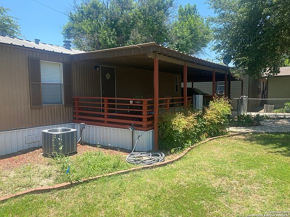 3rd image of 350 Pecan Dr NE